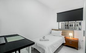 Las Palmas Comfort Rooms